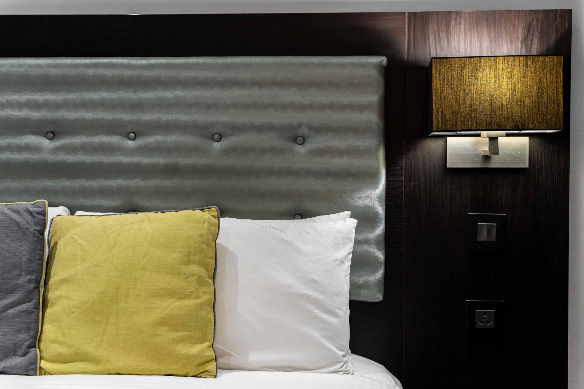 The W14 Kensington Hotell London Exteriör bild