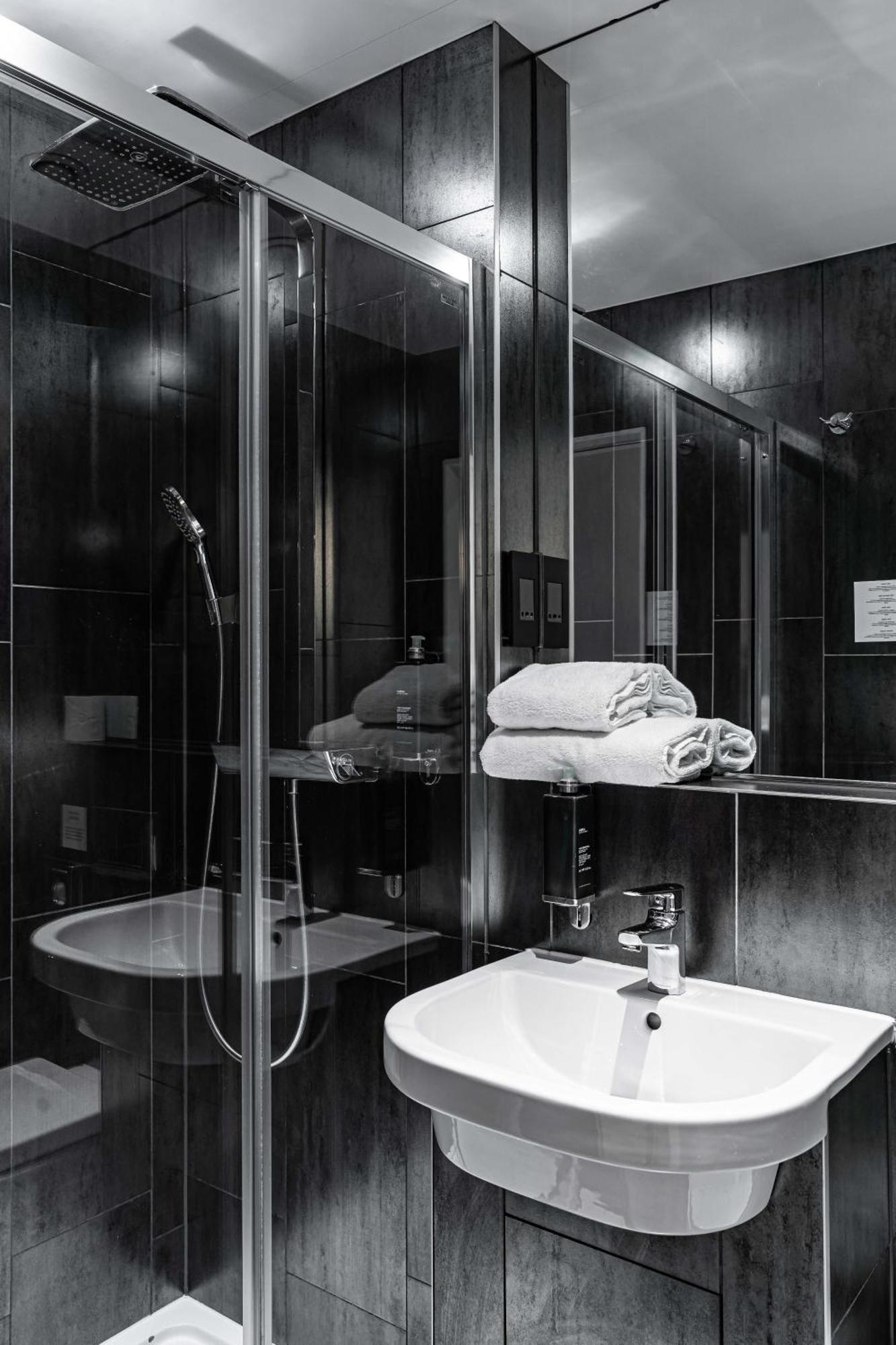 The W14 Kensington Hotell London Exteriör bild