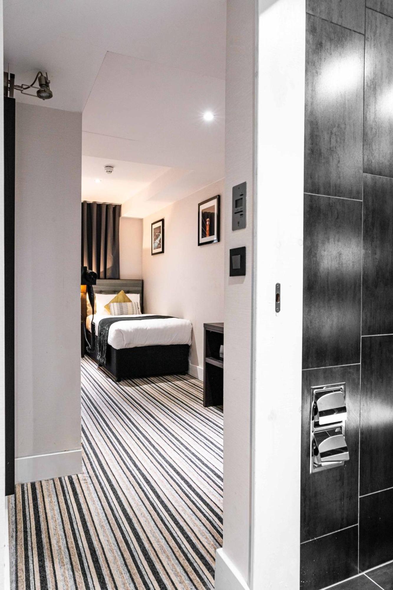 The W14 Kensington Hotell London Exteriör bild