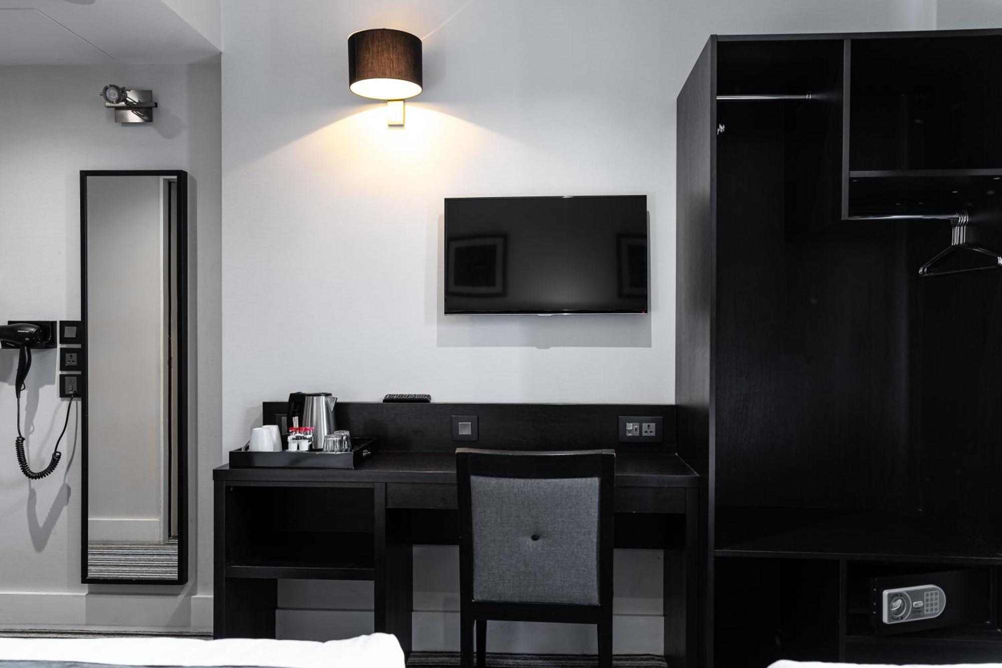 The W14 Kensington Hotell London Exteriör bild