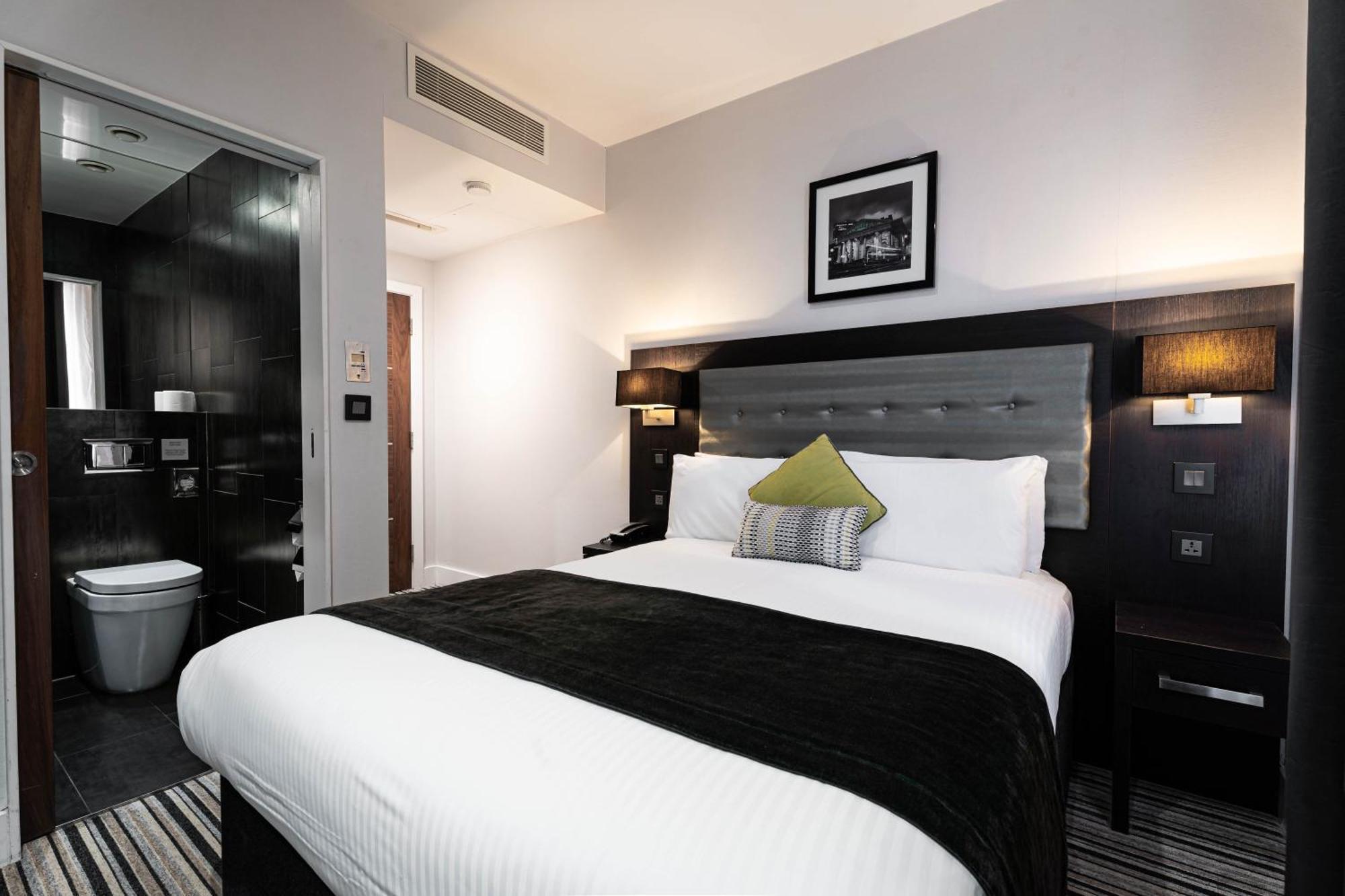 The W14 Kensington Hotell London Exteriör bild