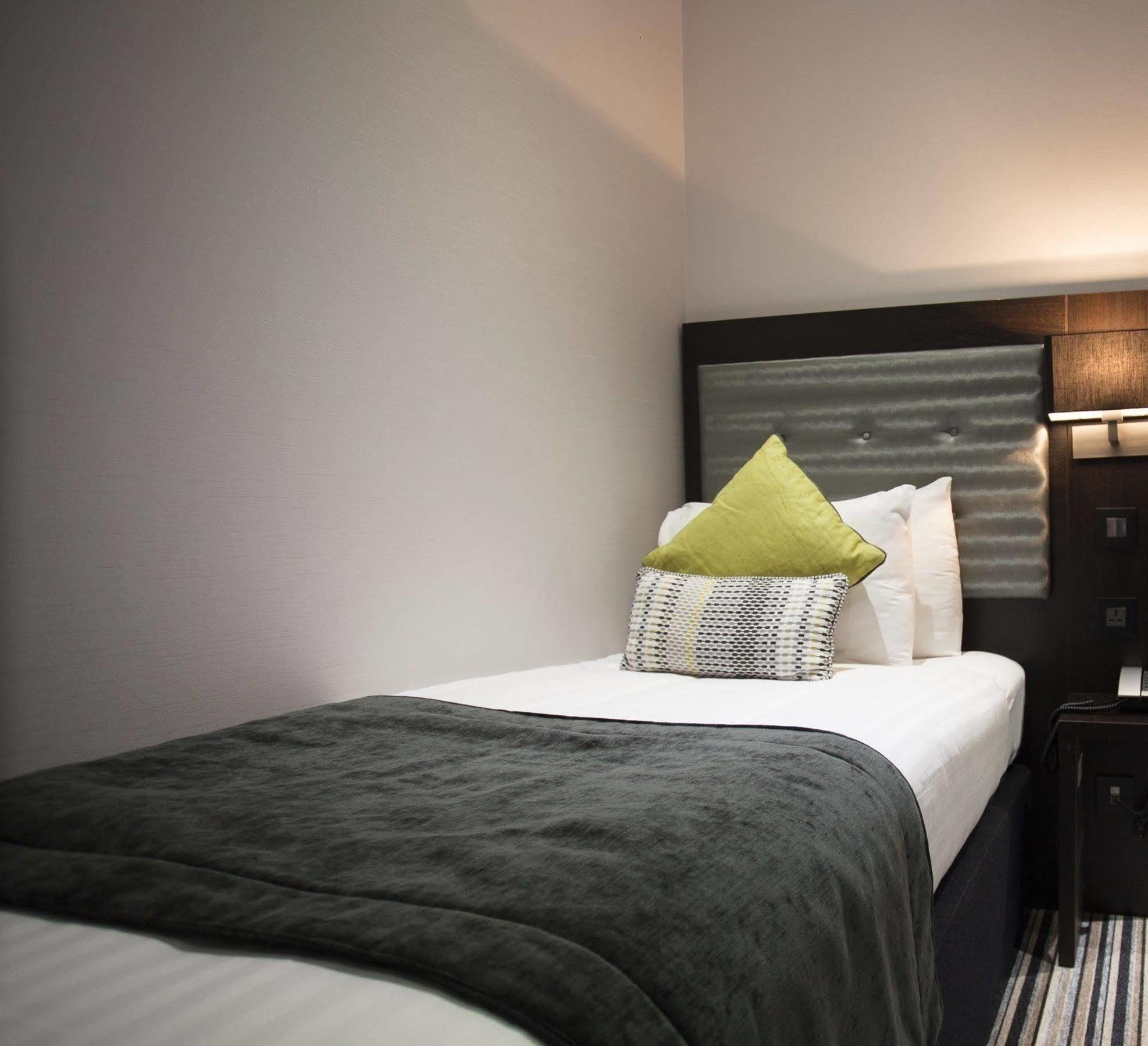 The W14 Kensington Hotell London Exteriör bild